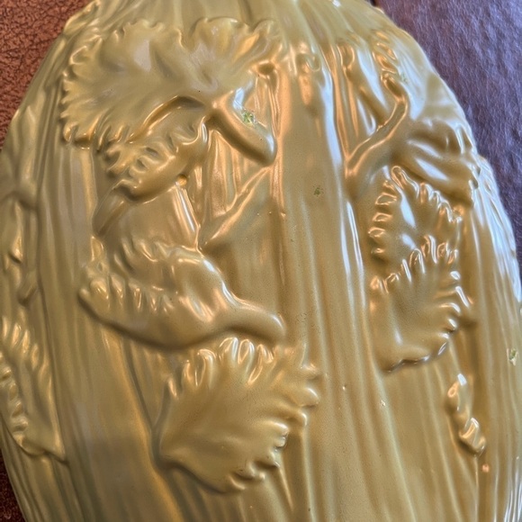 Distinctive Oval Shaped Bowl that has Raised Celery Stalk Design - Picture 6 of 8